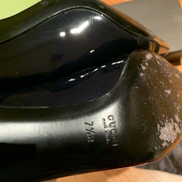 Vintage Navy Gucci heels - Picture 6 of 8